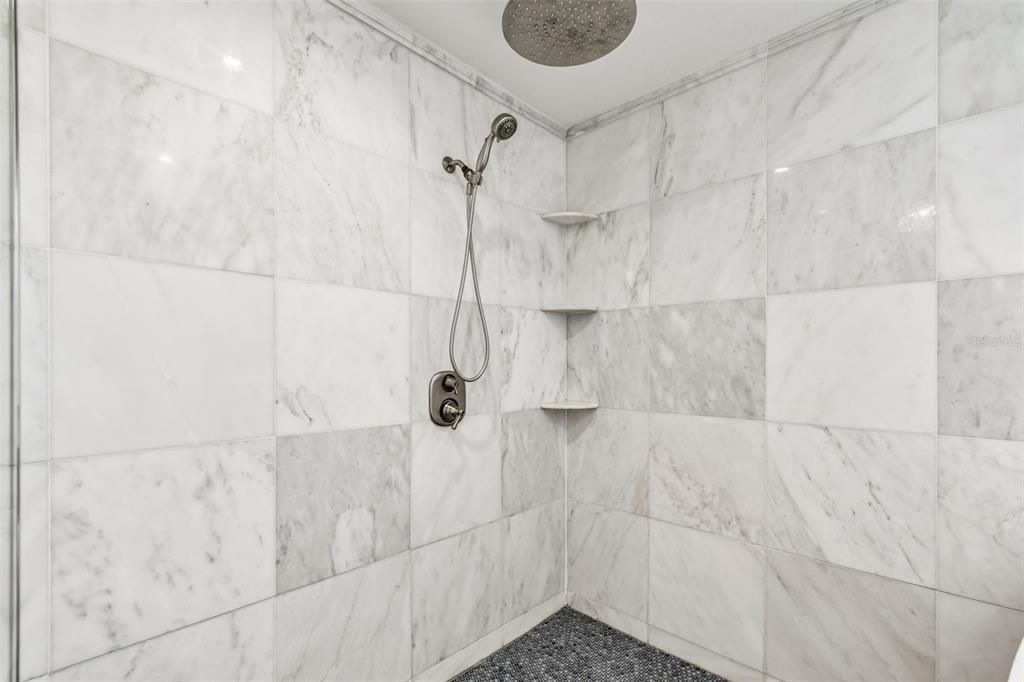 En Venta: $1,999,000 (5 camas, 3 baños, 3463 Pies cuadrados)