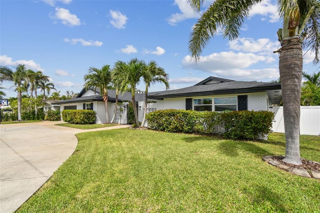 En Venta: $1,999,000 (5 camas, 3 baños, 3463 Pies cuadrados)