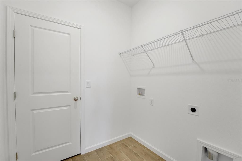 Activo con contrato: $274,990 (4 camas, 2 baños, 1598 Pies cuadrados)