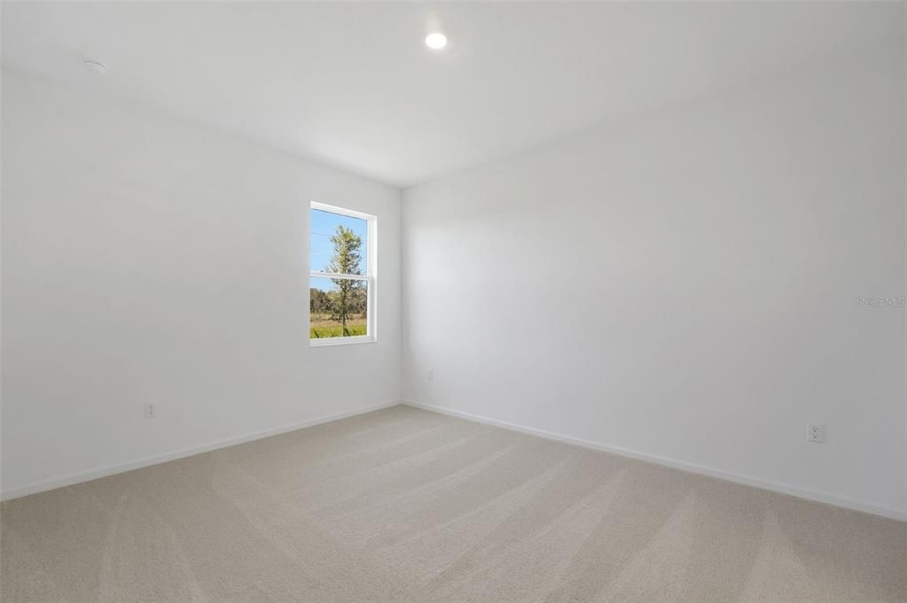 Activo con contrato: $274,990 (4 camas, 2 baños, 1598 Pies cuadrados)