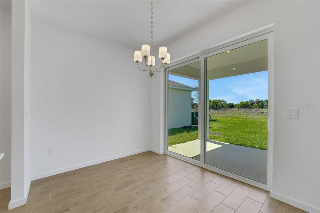 Activo con contrato: $274,990 (4 camas, 2 baños, 1598 Pies cuadrados)