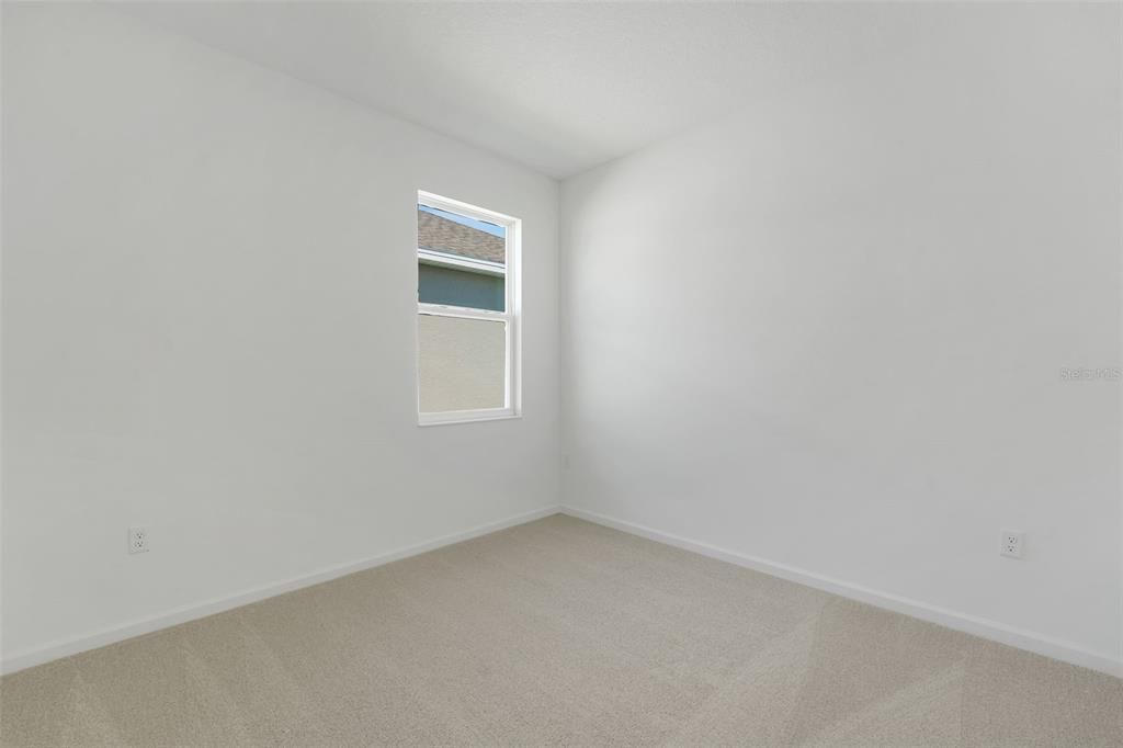 Activo con contrato: $274,990 (4 camas, 2 baños, 1598 Pies cuadrados)