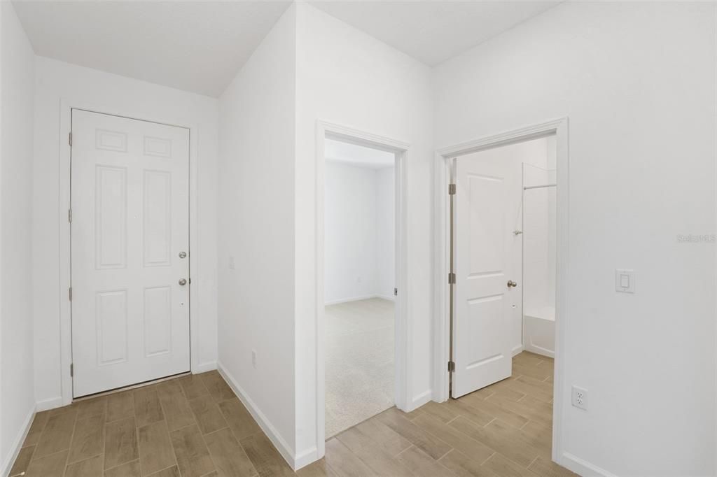 Activo con contrato: $274,990 (4 camas, 2 baños, 1598 Pies cuadrados)