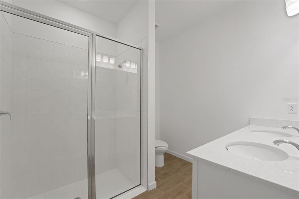 Activo con contrato: $274,990 (4 camas, 2 baños, 1598 Pies cuadrados)