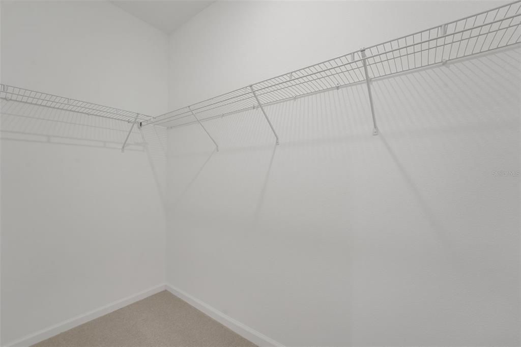 Activo con contrato: $274,990 (4 camas, 2 baños, 1598 Pies cuadrados)