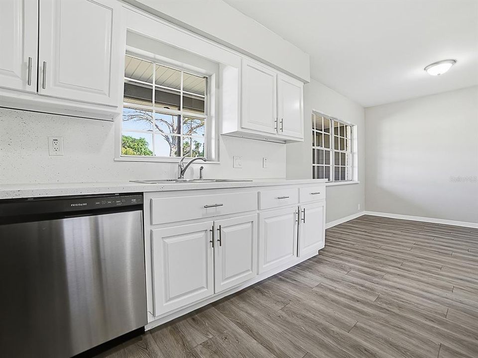 For Sale: $298,880 (2 beds, 2 baths, 1472 Square Feet)