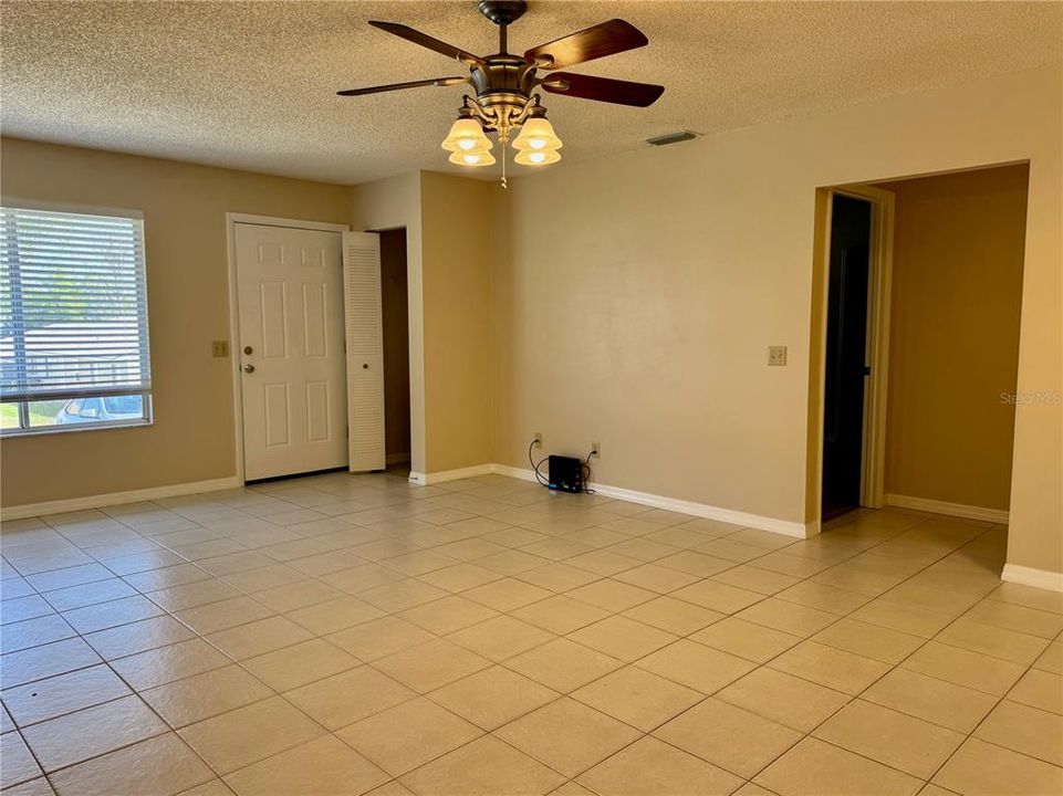 En Venta: $154,000 (3 camas, 2 baños, 1140 Pies cuadrados)