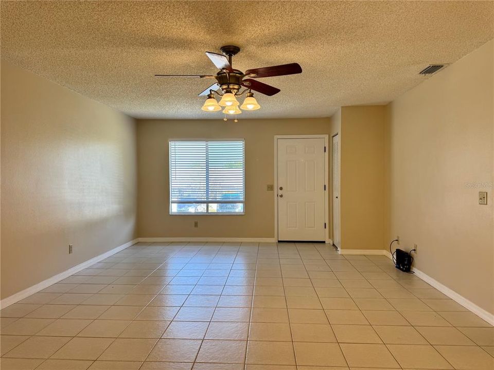 En Venta: $154,000 (3 camas, 2 baños, 1140 Pies cuadrados)