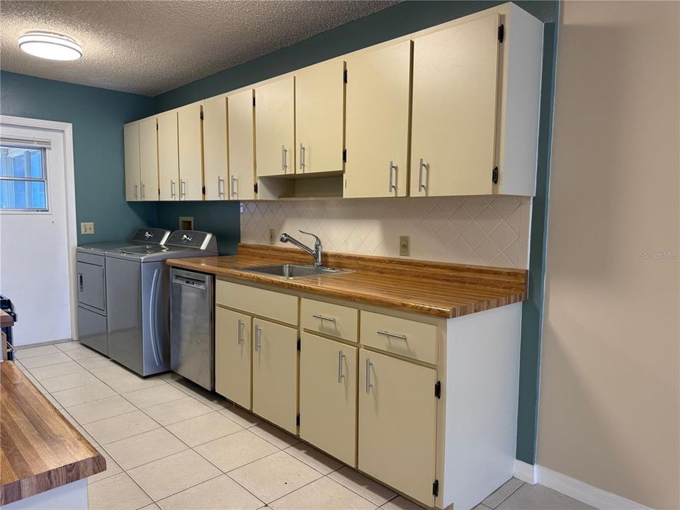 En Venta: $154,000 (3 camas, 2 baños, 1140 Pies cuadrados)