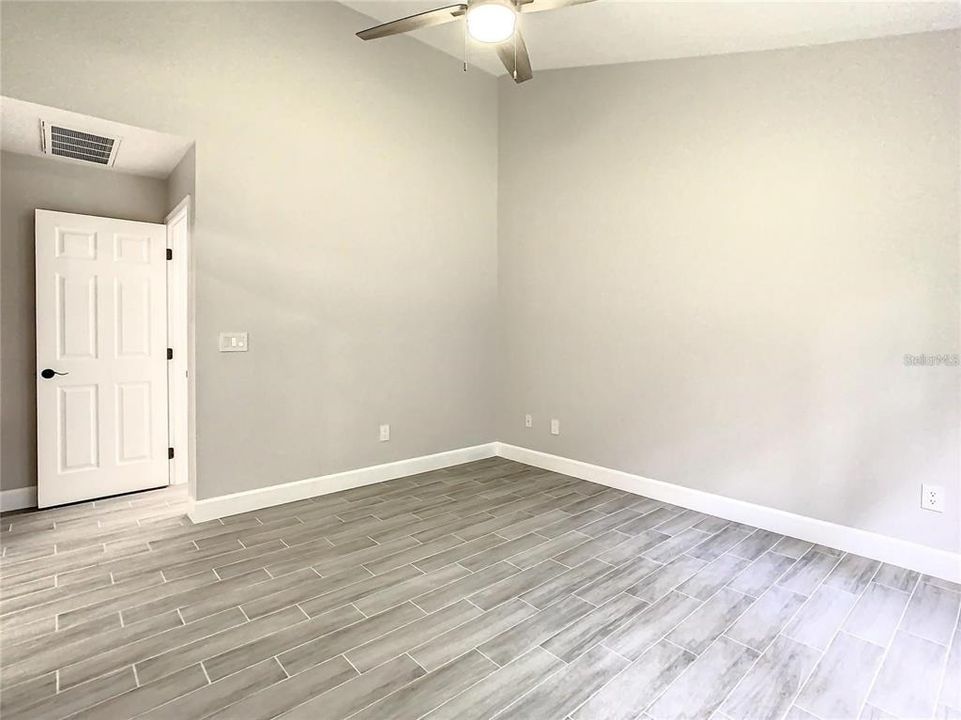 Activo con contrato: $2,795 (3 camas, 2 baños, 2081 Pies cuadrados)