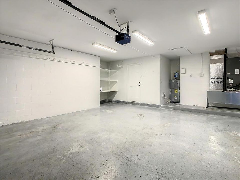 Activo con contrato: $2,795 (3 camas, 2 baños, 2081 Pies cuadrados)