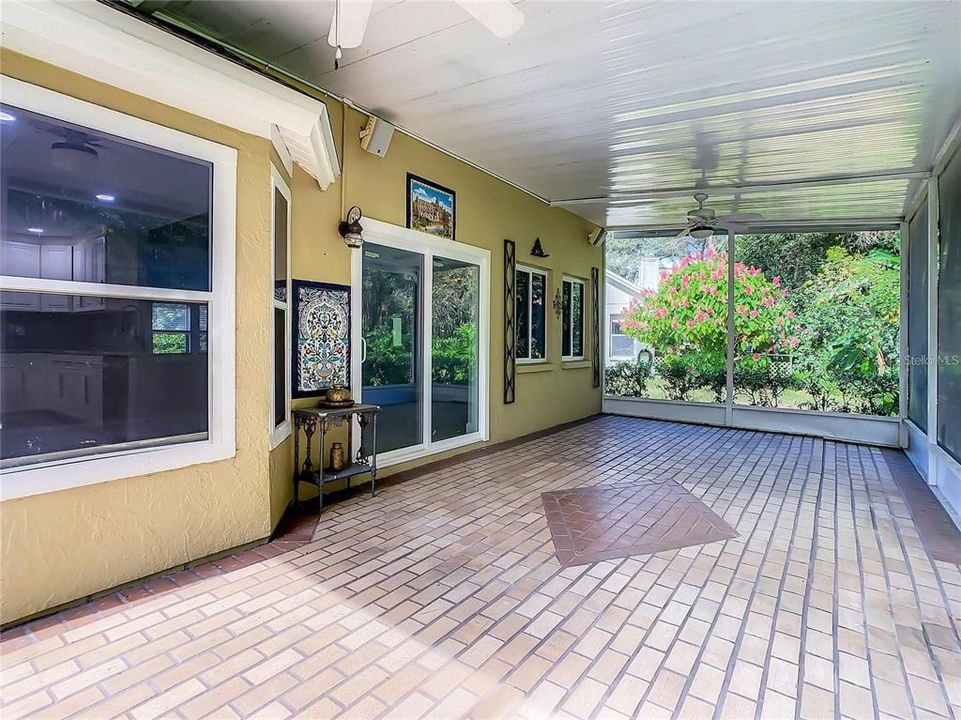 Activo con contrato: $2,795 (3 camas, 2 baños, 2081 Pies cuadrados)