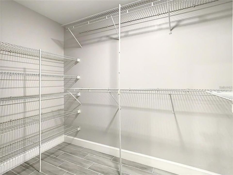 Activo con contrato: $2,795 (3 camas, 2 baños, 2081 Pies cuadrados)