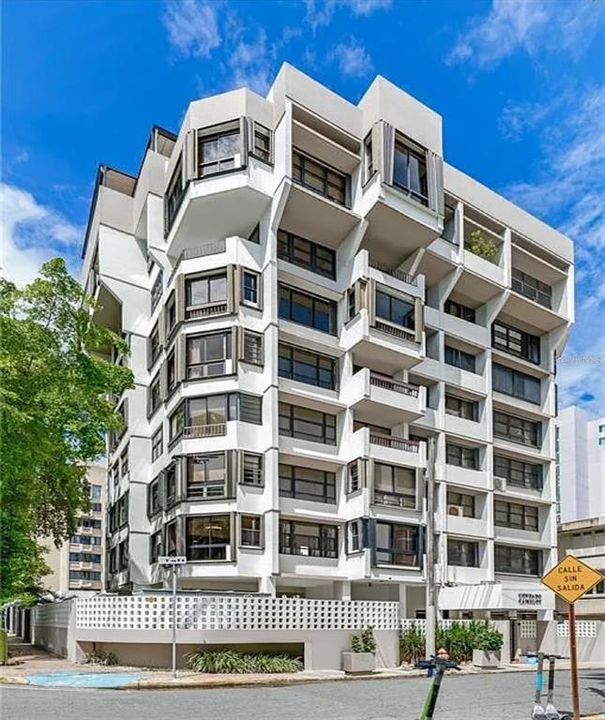 For Sale: $1,150,000 (3 beds, 2 baths, 1555 Square Feet)