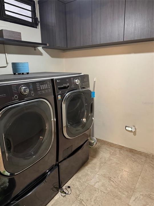 For Sale: $1,150,000 (3 beds, 2 baths, 1555 Square Feet)