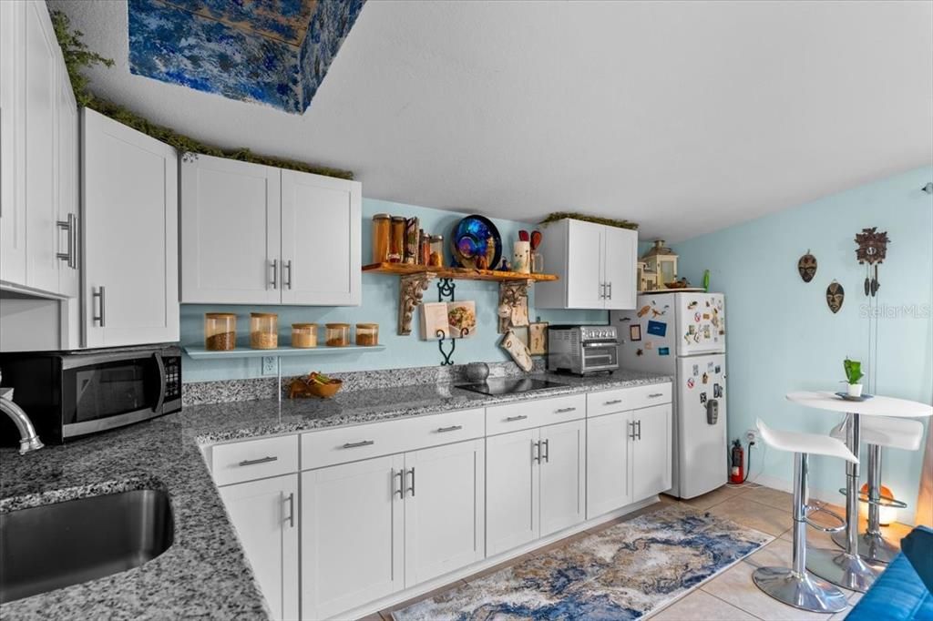 待售: $1,200,000 (4 贝兹, 3 浴室, 2410 平方英尺)