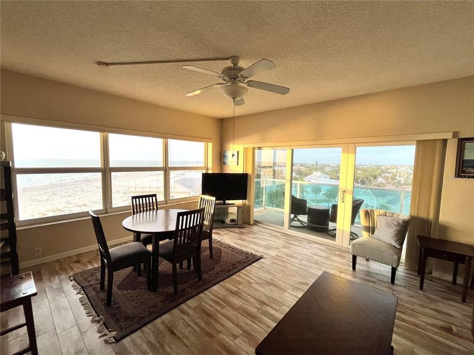 For Sale: $460,000 (2 beds, 1 baths, 1054 Square Feet)