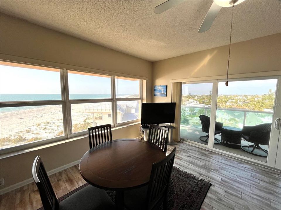 For Sale: $460,000 (2 beds, 1 baths, 1054 Square Feet)