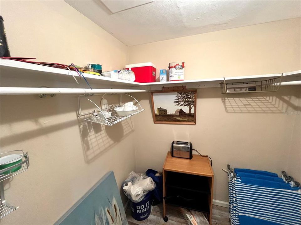 For Sale: $460,000 (2 beds, 1 baths, 1054 Square Feet)