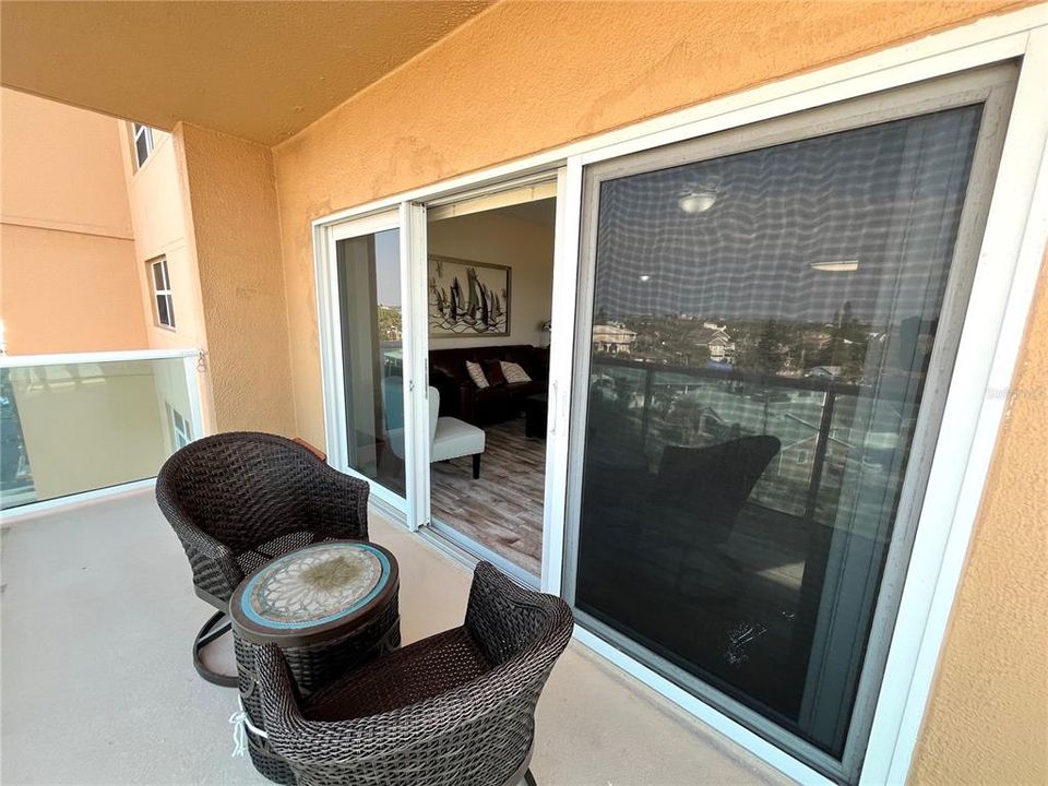 For Sale: $460,000 (2 beds, 1 baths, 1054 Square Feet)