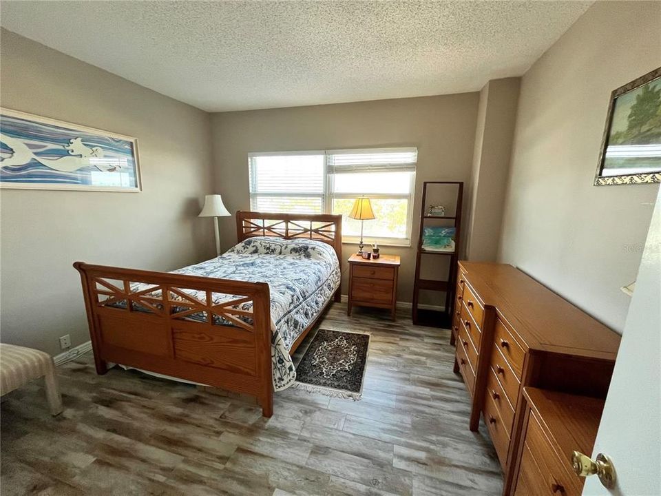 For Sale: $460,000 (2 beds, 1 baths, 1054 Square Feet)