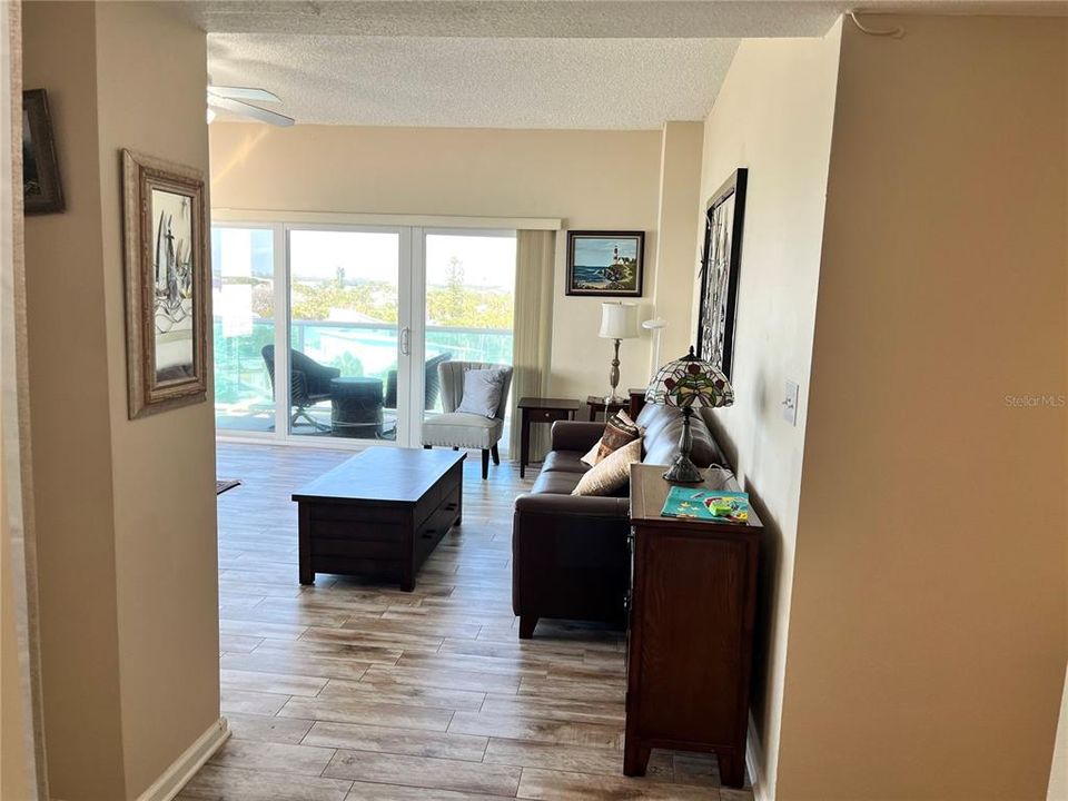 For Sale: $460,000 (2 beds, 1 baths, 1054 Square Feet)