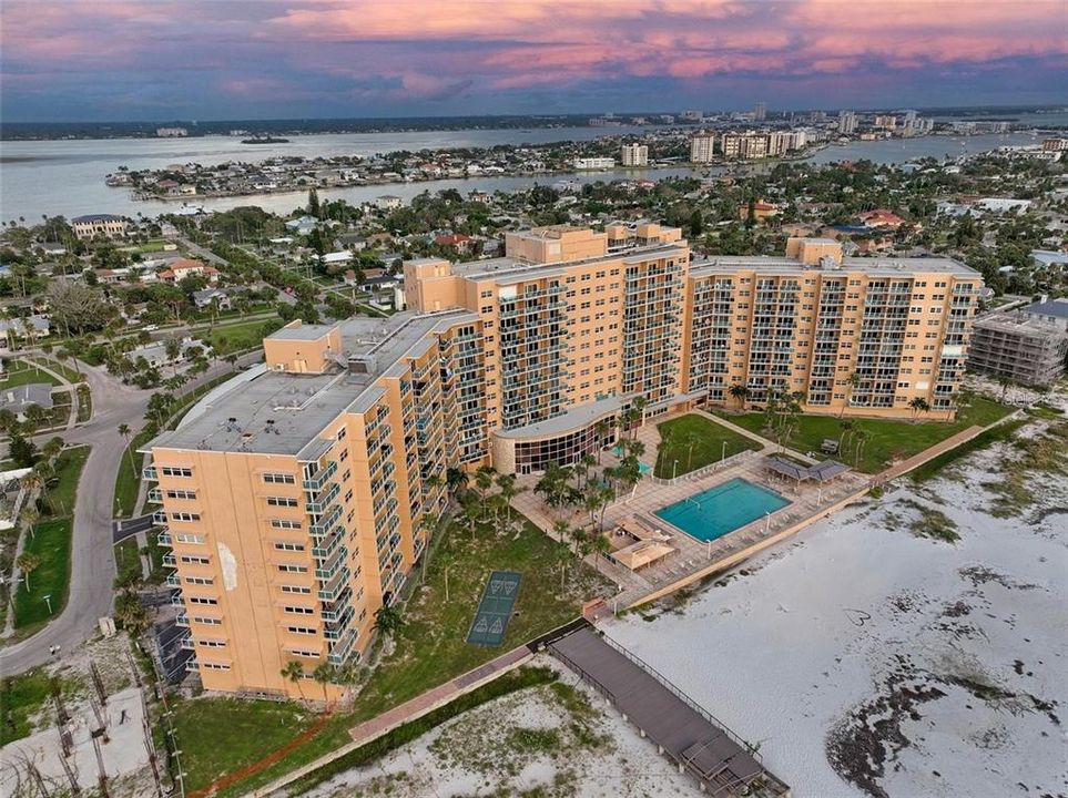 For Sale: $460,000 (2 beds, 1 baths, 1054 Square Feet)