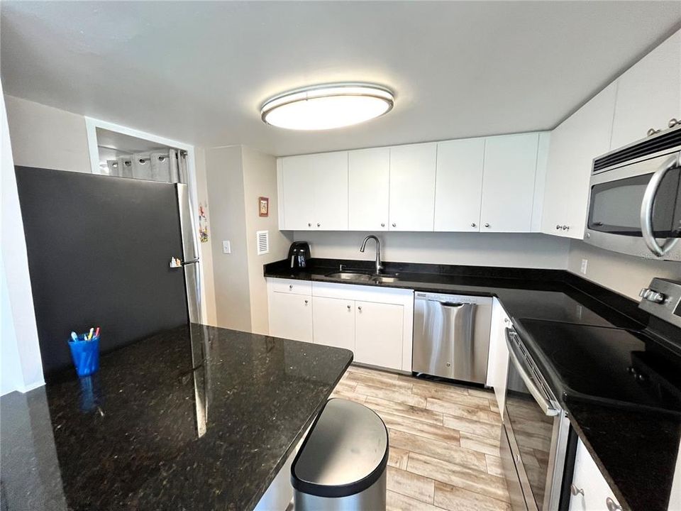 For Sale: $460,000 (2 beds, 1 baths, 1054 Square Feet)
