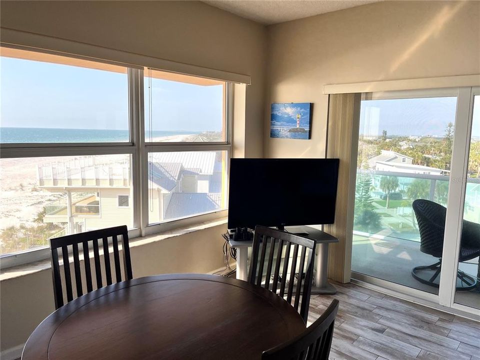 For Sale: $460,000 (2 beds, 1 baths, 1054 Square Feet)