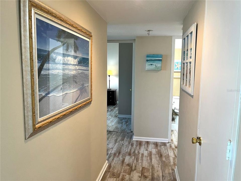 For Sale: $460,000 (2 beds, 1 baths, 1054 Square Feet)
