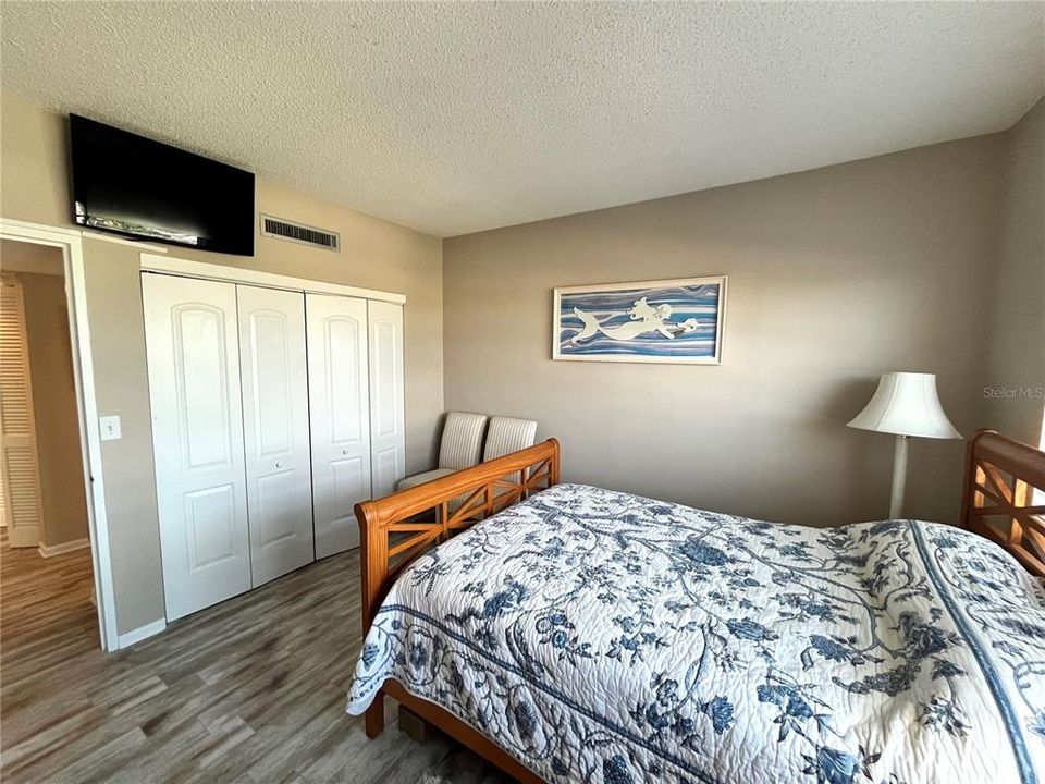 For Sale: $460,000 (2 beds, 1 baths, 1054 Square Feet)