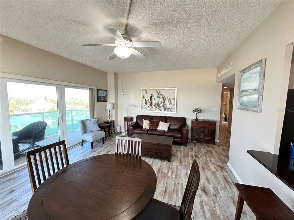 For Sale: $460,000 (2 beds, 1 baths, 1054 Square Feet)