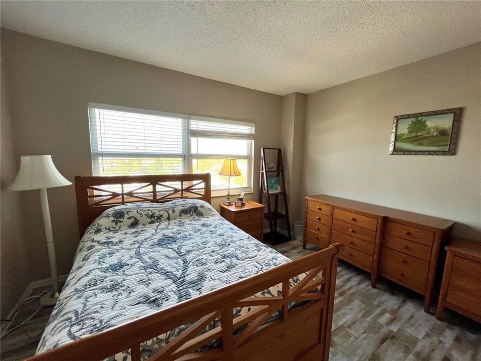 For Sale: $460,000 (2 beds, 1 baths, 1054 Square Feet)