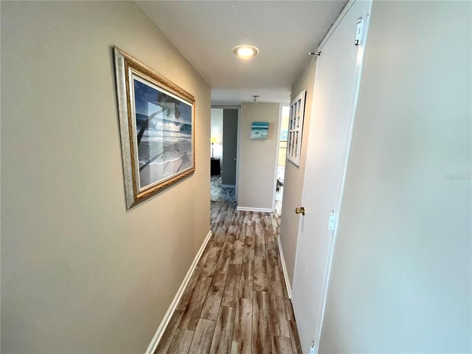 For Sale: $460,000 (2 beds, 1 baths, 1054 Square Feet)