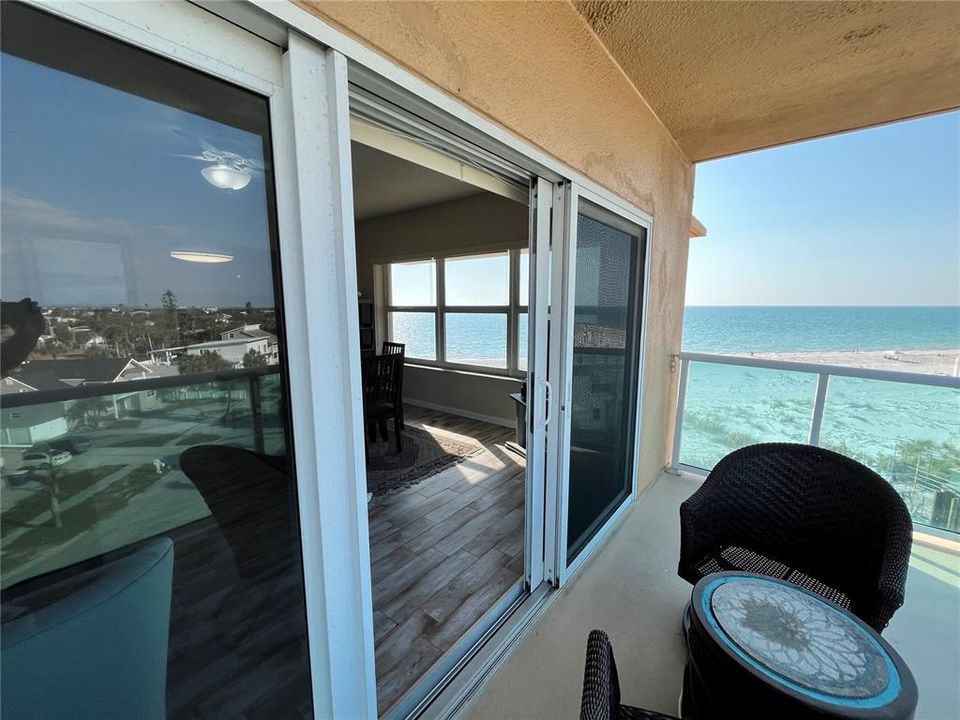 For Sale: $460,000 (2 beds, 1 baths, 1054 Square Feet)
