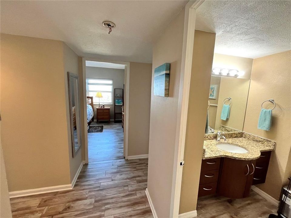 For Sale: $460,000 (2 beds, 1 baths, 1054 Square Feet)