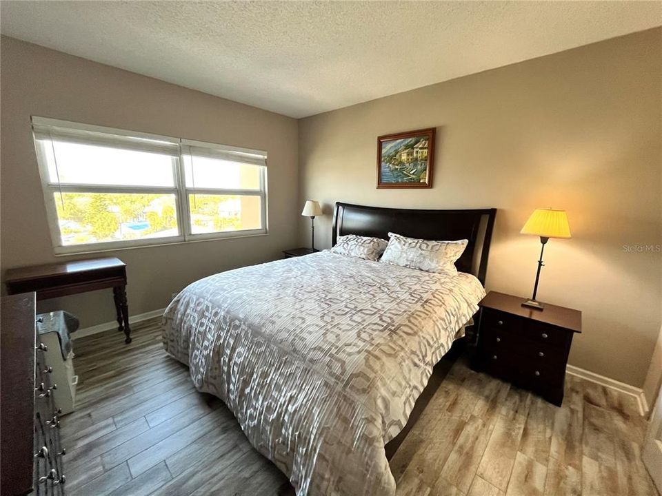 For Sale: $460,000 (2 beds, 1 baths, 1054 Square Feet)