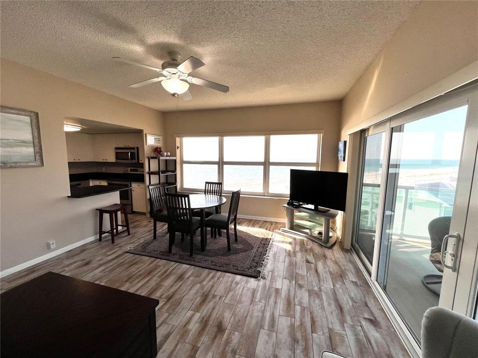 For Sale: $460,000 (2 beds, 1 baths, 1054 Square Feet)