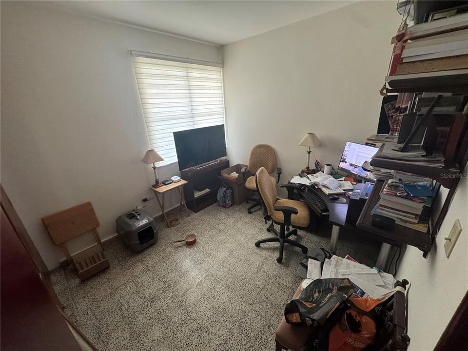 Active With Contract: $385,000 (5 beds, 0 baths, 2000 Square Feet)