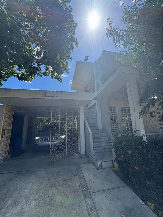 Active With Contract: $385,000 (5 beds, 0 baths, 2000 Square Feet)