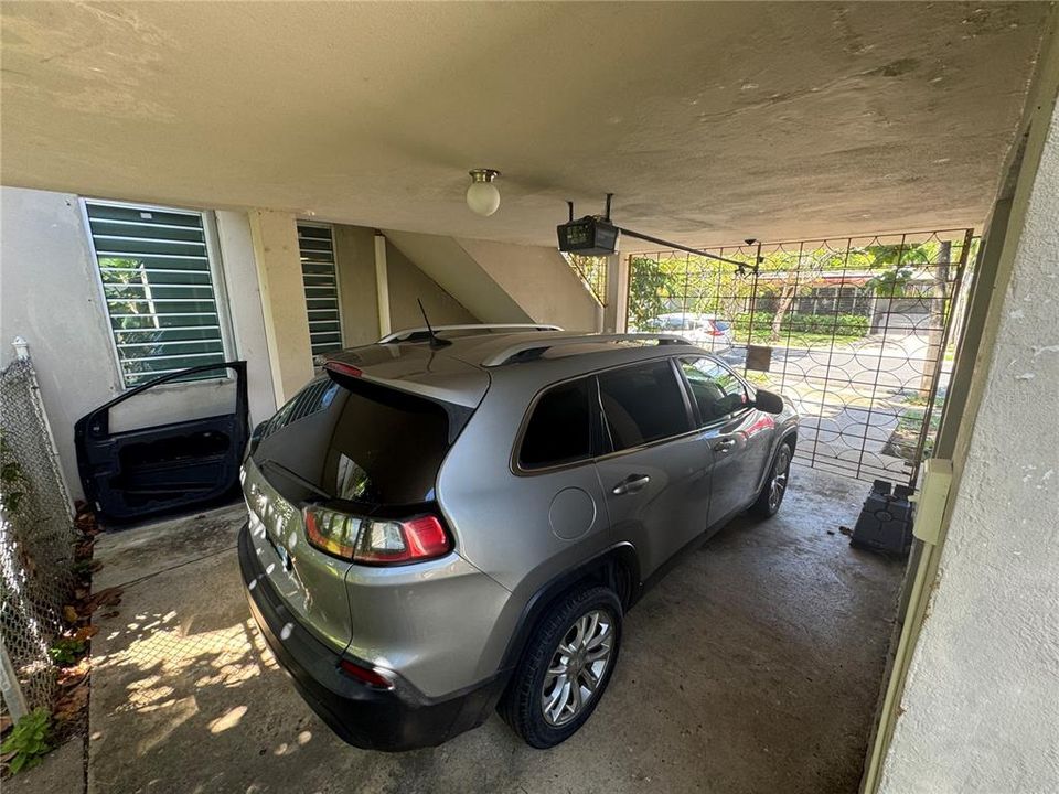 Active With Contract: $385,000 (5 beds, 0 baths, 2000 Square Feet)