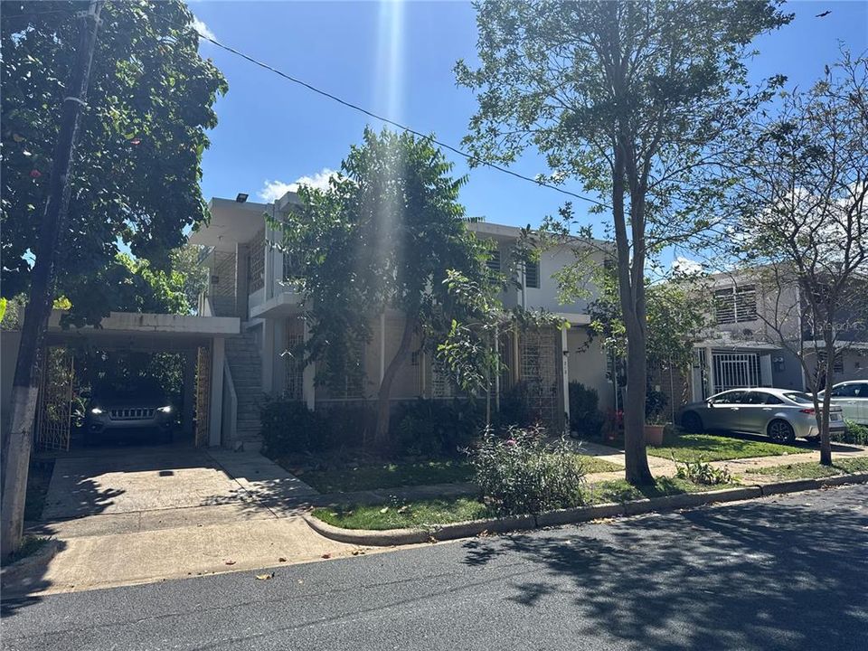 Active With Contract: $385,000 (5 beds, 0 baths, 2000 Square Feet)