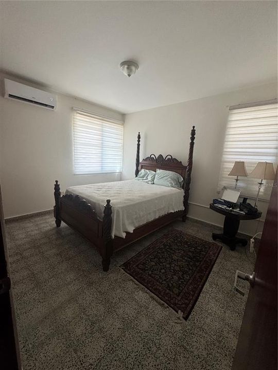 Active With Contract: $385,000 (5 beds, 0 baths, 2000 Square Feet)