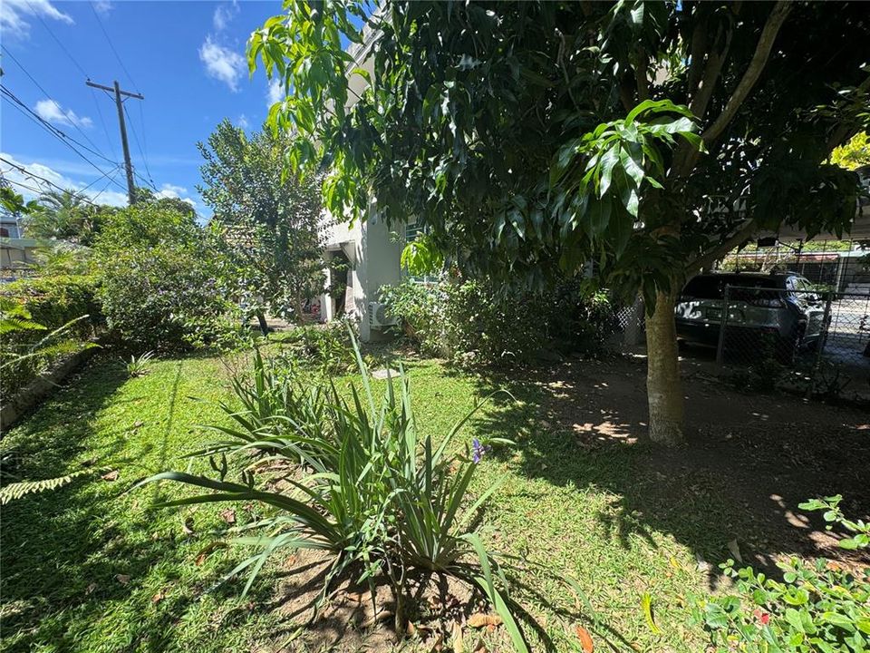 Active With Contract: $385,000 (5 beds, 0 baths, 2000 Square Feet)