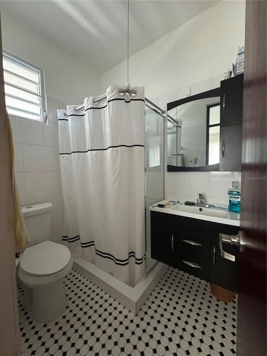 Active With Contract: $385,000 (5 beds, 0 baths, 2000 Square Feet)