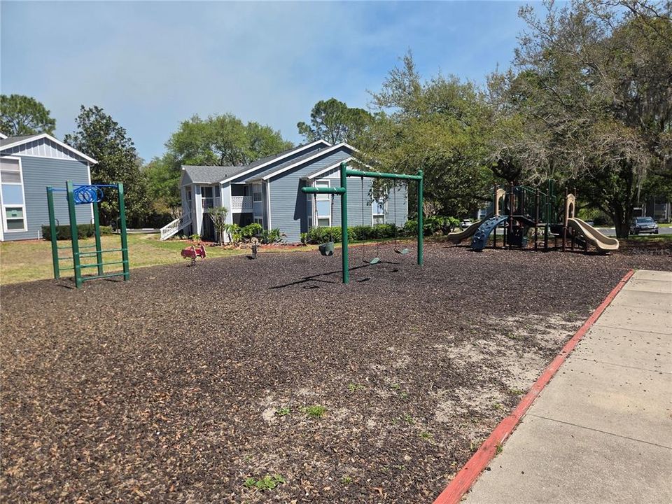 Active With Contract: $124,900 (1 beds, 1 baths, 701 Square Feet)