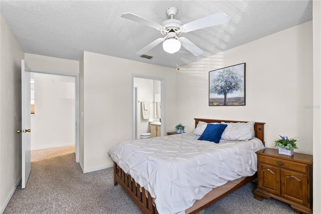 Active With Contract: $124,900 (1 beds, 1 baths, 701 Square Feet)