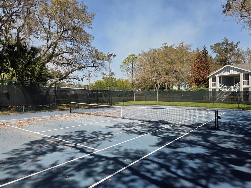 Active With Contract: $124,900 (1 beds, 1 baths, 701 Square Feet)