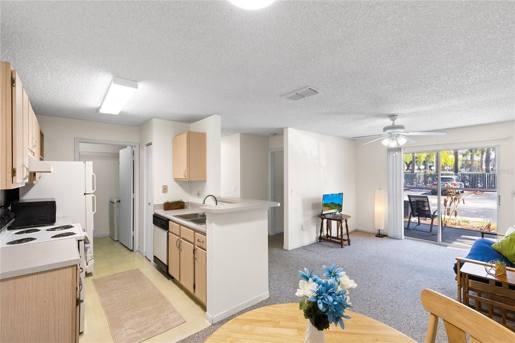 Active With Contract: $124,900 (1 beds, 1 baths, 701 Square Feet)