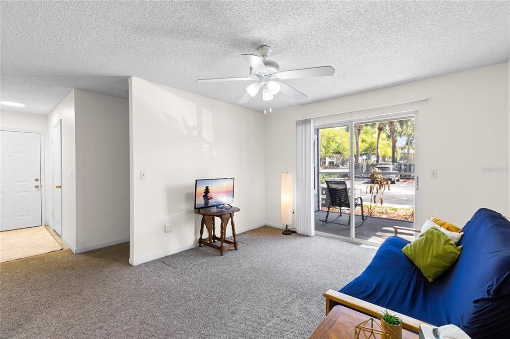 Active With Contract: $124,900 (1 beds, 1 baths, 701 Square Feet)